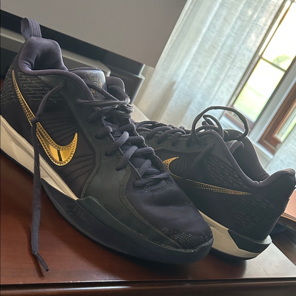 Nike Girls Sabrina 3 basketball shoes. Black and purple/gold